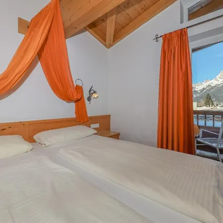 阿尔皮纳小木屋公寓式酒店 蒂罗的圣约翰