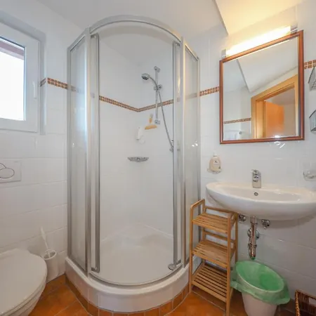 阿尔皮纳小木屋公寓式酒店 *